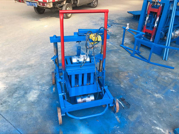 小型移動(dòng)式免燒磚機(jī)