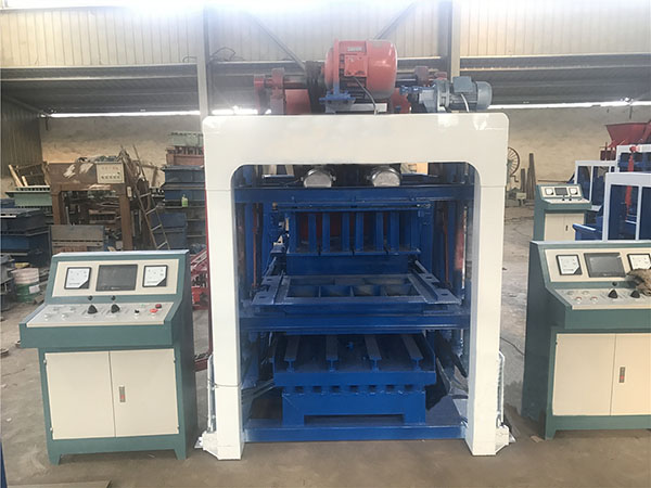4-25全自動(dòng)空心磚機(jī)