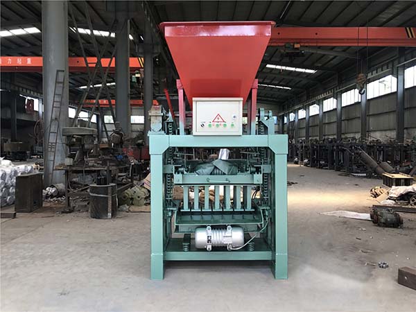 4-35A小型帶料斗空心磚機(jī)