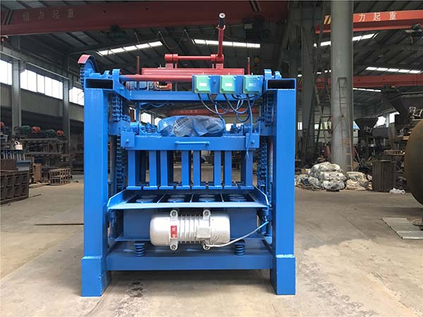 4-35小型空心磚機(jī)