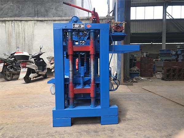 4-35小型空心磚機(jī)