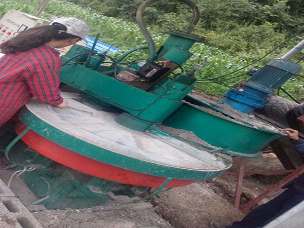 DF-160型八孔轉(zhuǎn)盤(pán)磚機(jī)