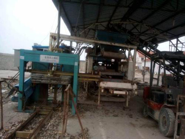 內(nèi)蒙免燒磚機(jī)用戶(hù)現(xiàn)場(chǎng)