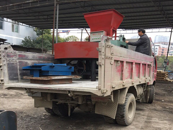 河南磚機(jī)用戶(hù)開(kāi)車(chē)自提設(shè)備